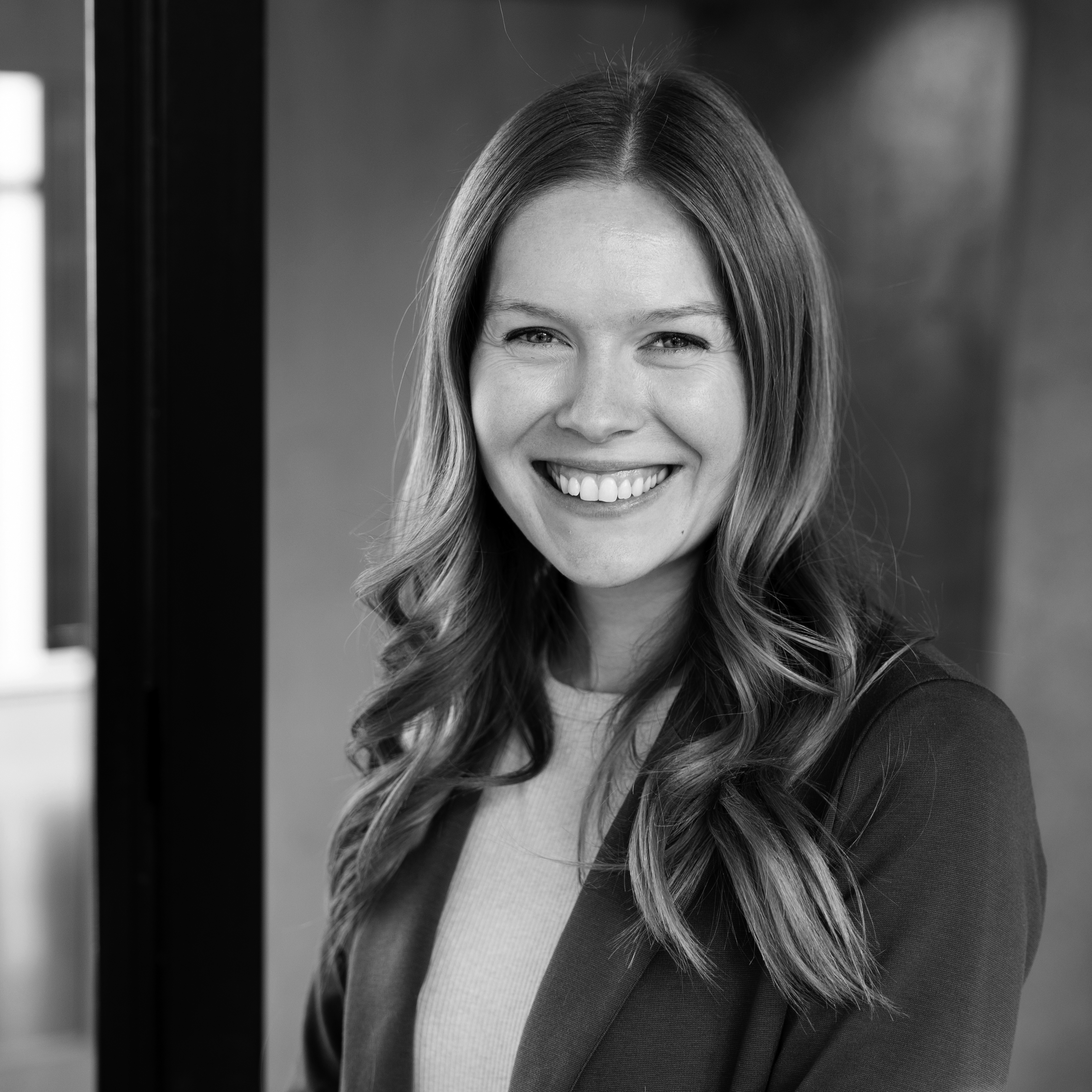 Holly Middaugh Headshot 