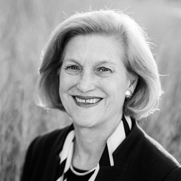 Suzanne Moomaw Headshot